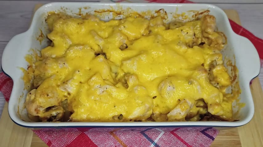Картофель с грибами, курицей и сыром в духовке видео рецепт