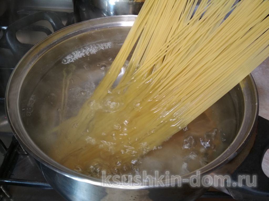 Спагетти с запеченной фетой и помидорами черри 4