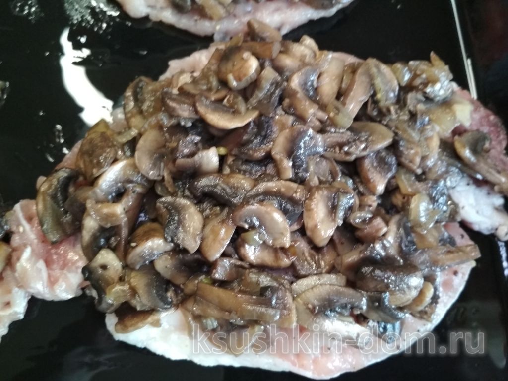 Мясо с грибами и помидорами под сыром 7