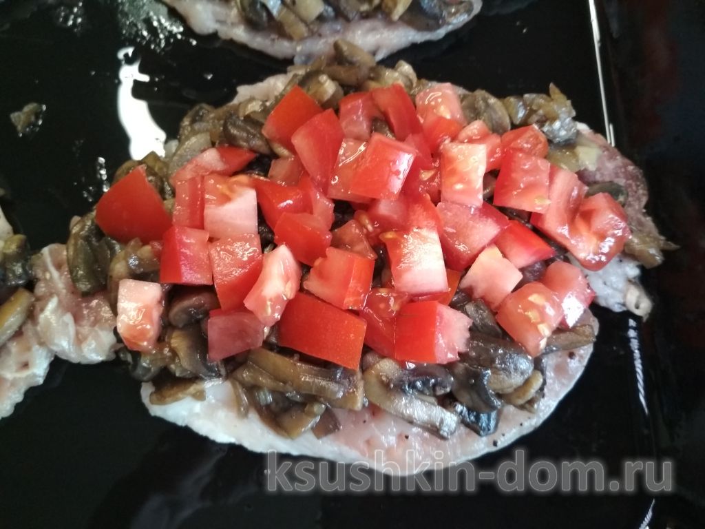 Мясо с грибами и помидорами под сыром 8